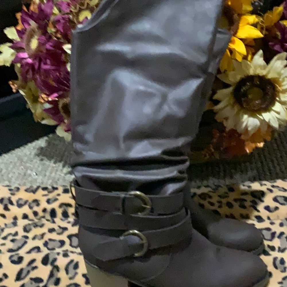 #236 Tru Comfort NWOT W sz 8 Dark Brown Knee-High Boots with gold buckles